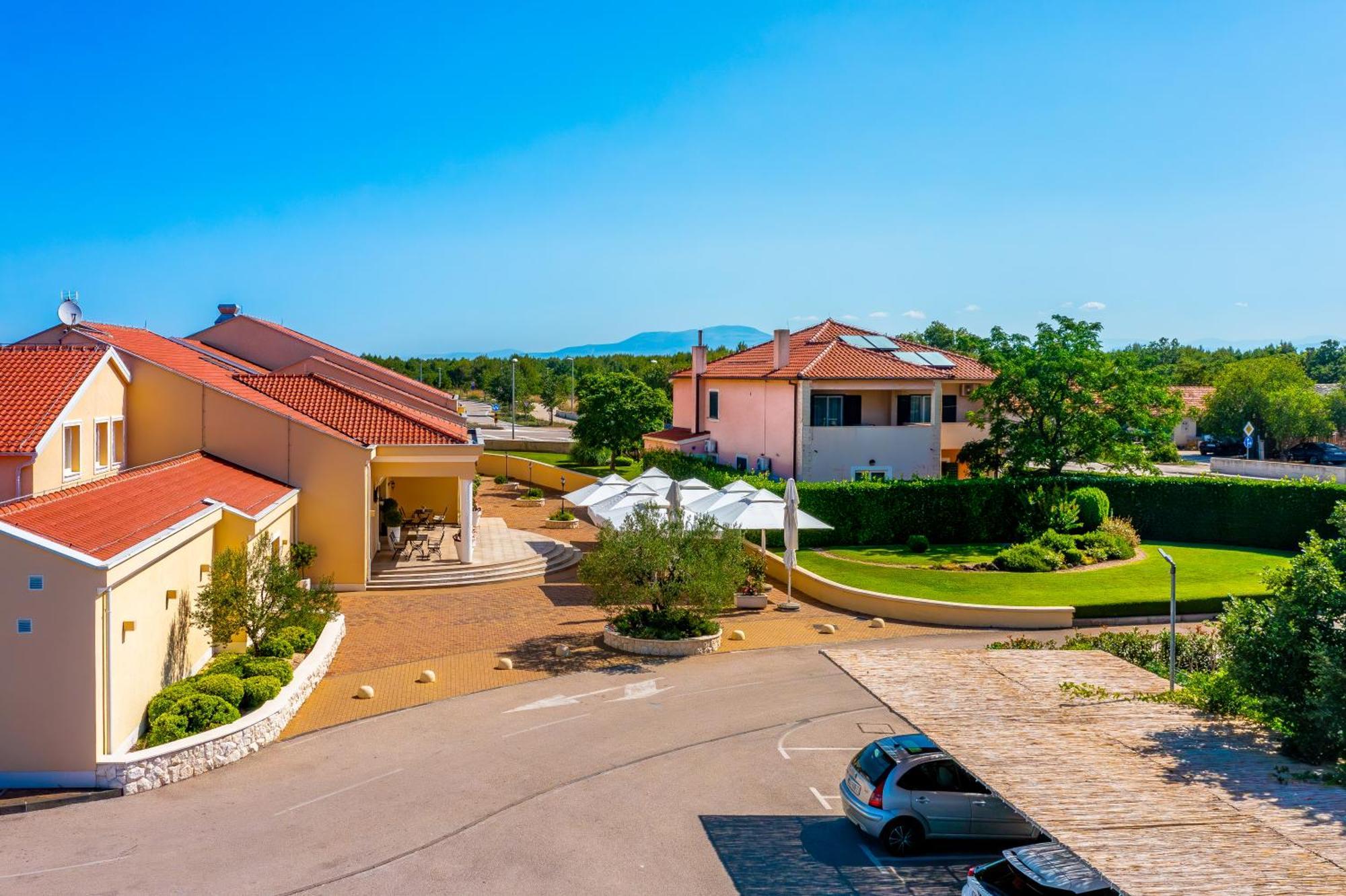 Guest Accommodation Atrium Gulin Lozovac Exterior photo
