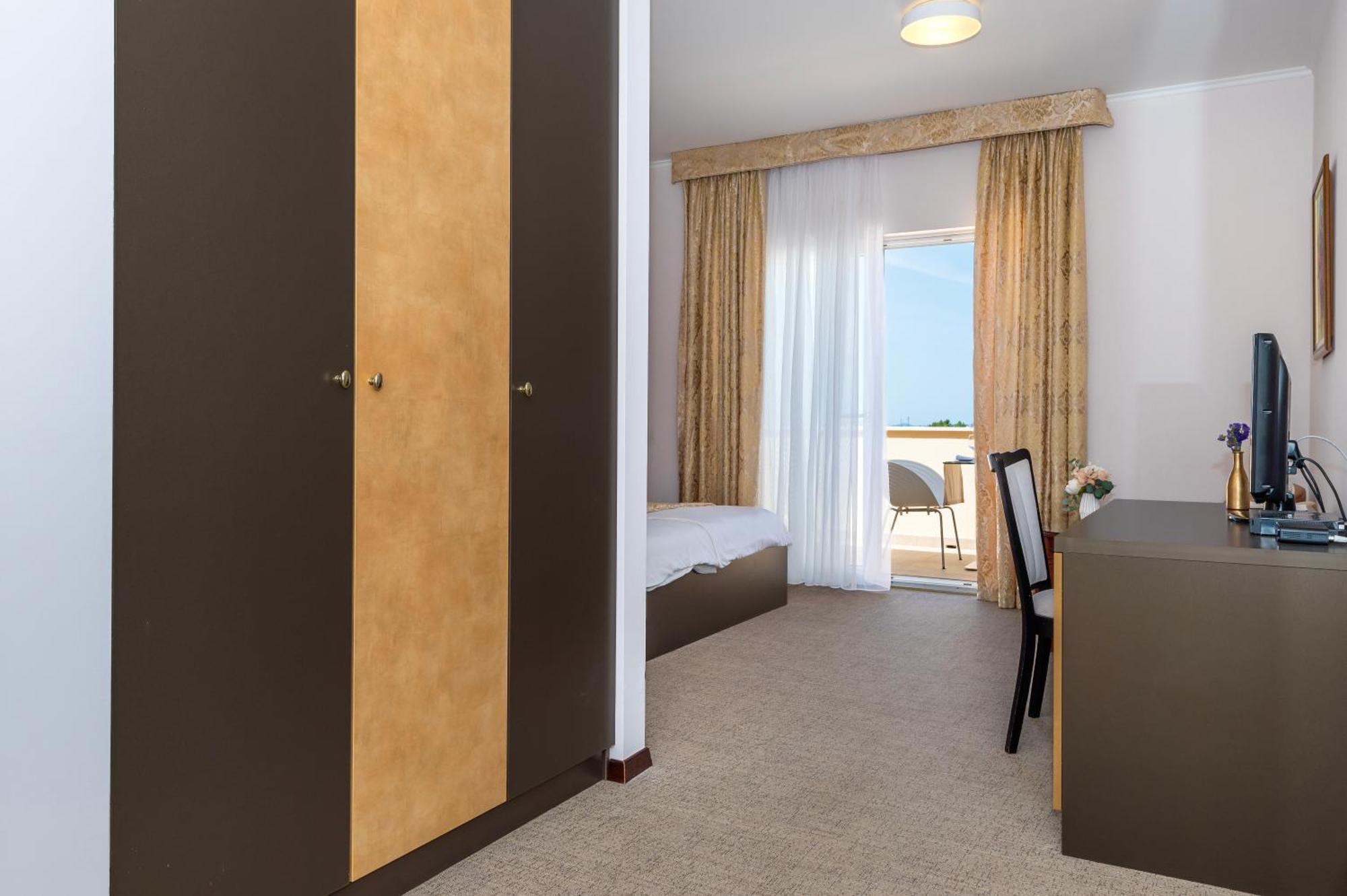 Guest Accommodation Atrium Gulin Lozovac Exterior photo